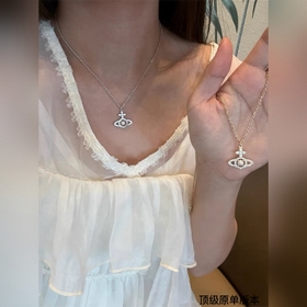 土星鑲鑽項(xiàng)鍊，太精緻了喜歡這種小而精緻的款，是種很精緻的飾品！這個(gè)東西我說來說去