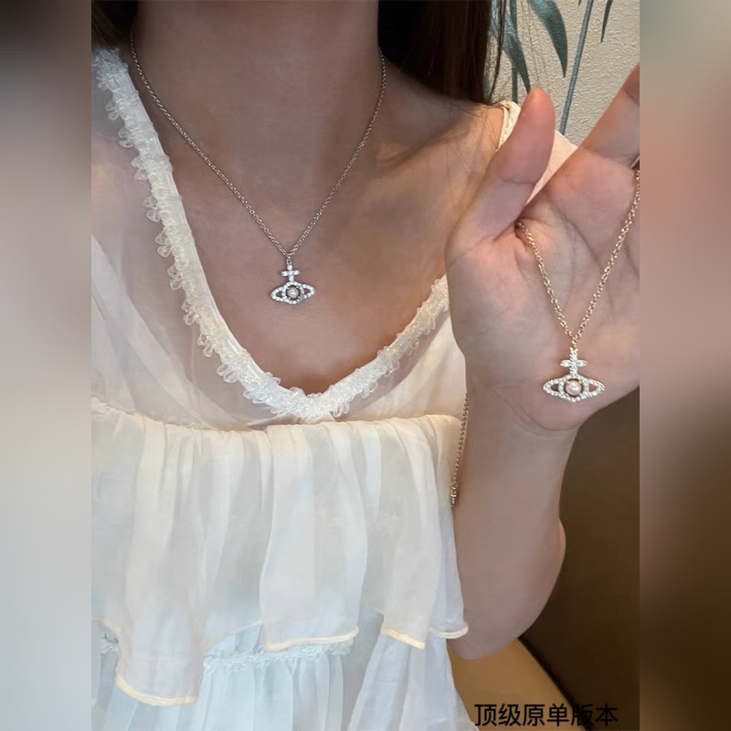 土星鑲鑽項鍊，太精緻了喜歡這種小而精緻的款，是種很精緻的飾品！這個東西我說來說去