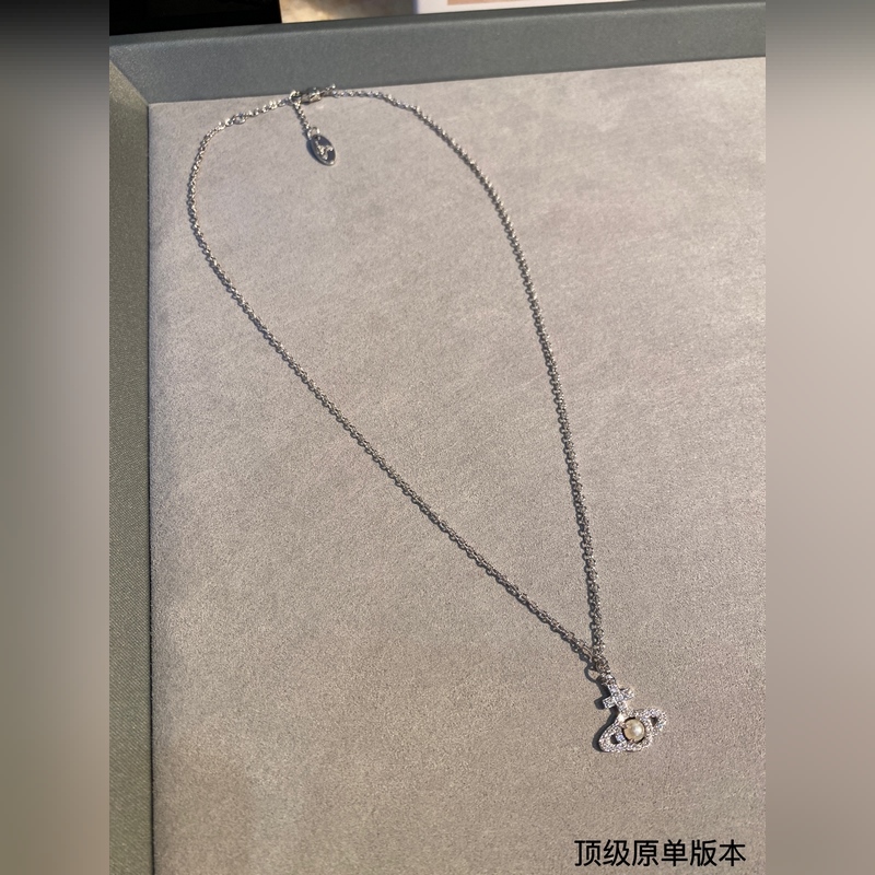 土星鑲鑽項鍊，太精緻了喜歡這種小而精緻的款，是種很精緻的飾品！這個東西我說來說去