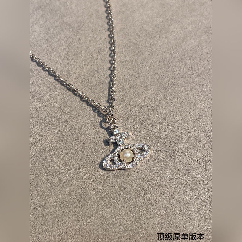 土星鑲鑽項鍊，太精緻了喜歡這種小而精緻的款，是種很精緻的飾品！這個東西我說來說去