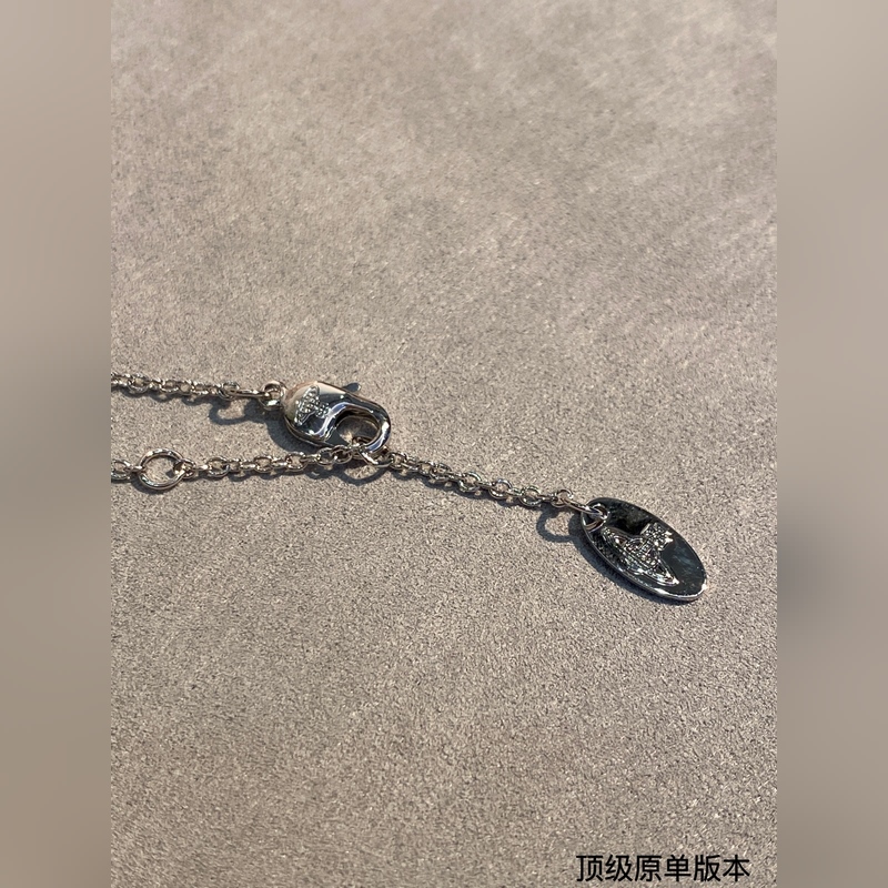 土星鑲鑽項鍊，太精緻了喜歡這種小而精緻的款，是種很精緻的飾品！這個東西我說來說去