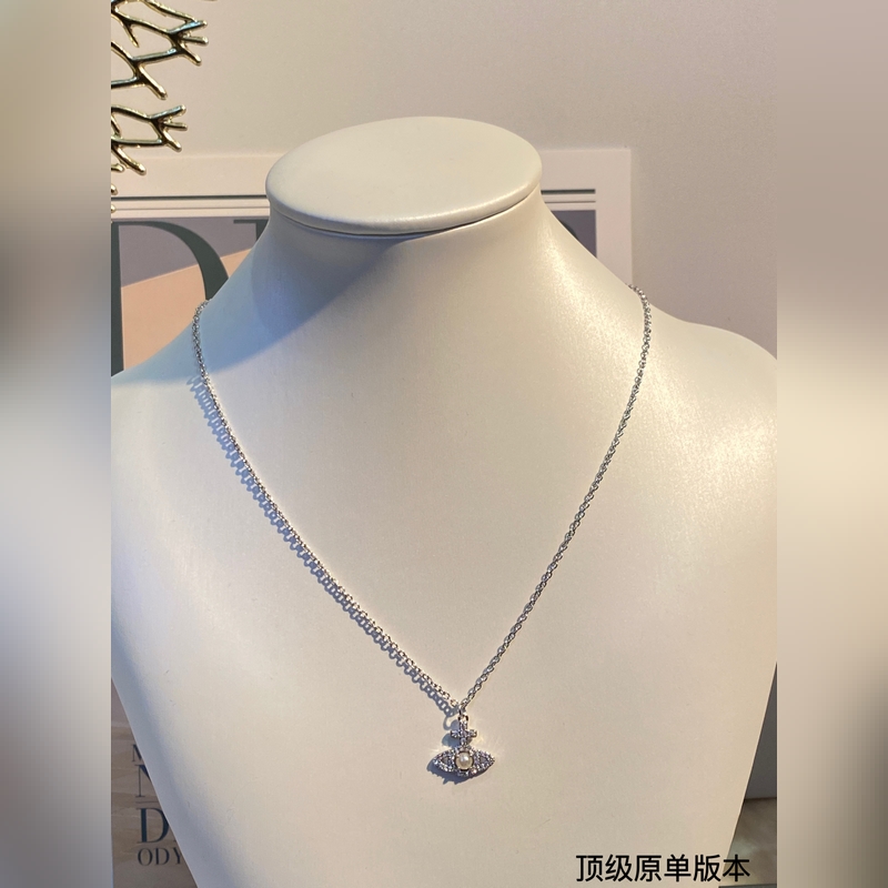 土星鑲鑽項鍊，太精緻了喜歡這種小而精緻的款，是種很精緻的飾品！這個東西我說來說去