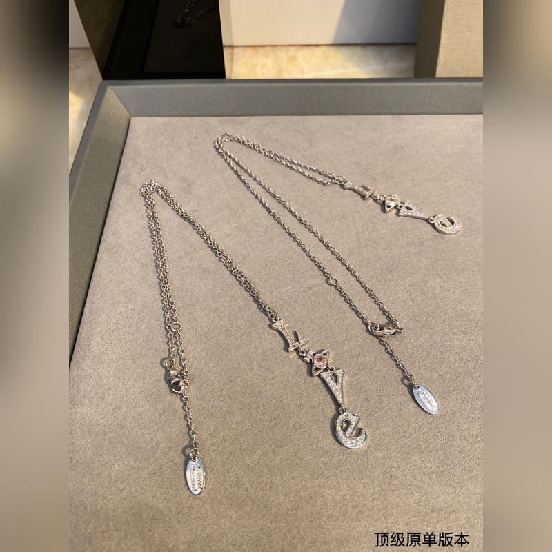 西太後鑲鑽項(xiàng)鍊火遍全網(wǎng)的西太後安排上了～土星是西太後設(shè)計(jì)中的經(jīng)典元素，作為時(shí)裝