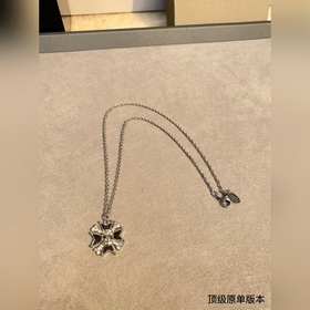 西太後鑲鑽項(xiàng)鍊百看不厭的形狀表面鑲滿鑽石，布靈布靈的很是溫柔，一眼愛～，隨意搭