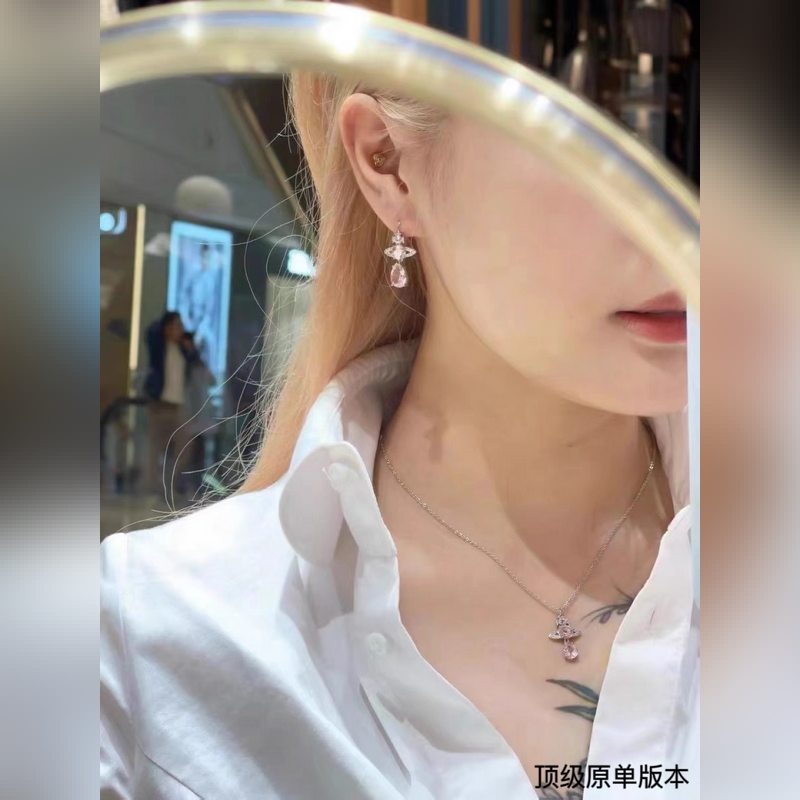 西太後立體土星項鍊今年土星項鍊也是大勢，上身真的絕絕子～銀色土星搭配鑲鑽 作為