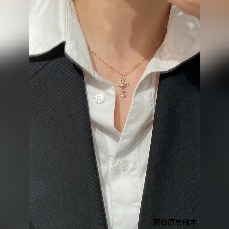 西太後立體土星項鍊今年土星項鍊也是大勢，上身真的絕絕子～銀色土星搭配鑲鑽 作為