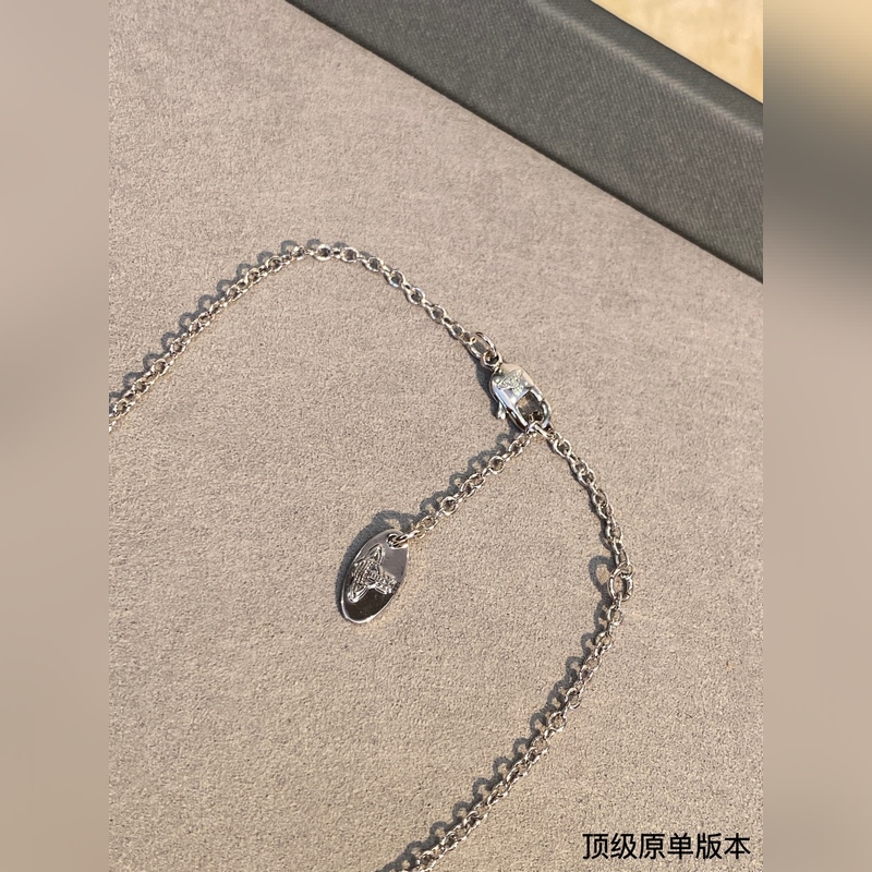 西太後立體土星項鍊今年土星項鍊也是大勢，上身真的絕絕子～銀色土星搭配鑲鑽 作為