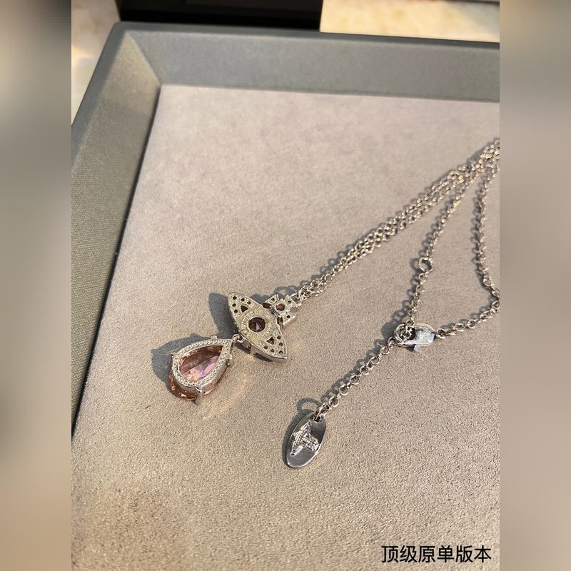 西太後立體土星項鍊今年土星項鍊也是大勢，上身真的絕絕子～銀色土星搭配鑲鑽 作為