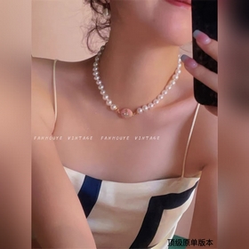 西太後 vivienne 珍珠項(xiàng)鍊粉色吊墜搭配 簡約大氣ins風(fēng)十足。珍珠手鍊是