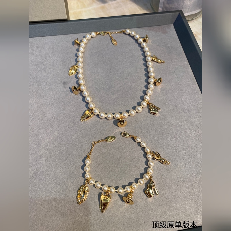 項鍊價格2200    手鍊價格2000 【VivienneWestwood】什