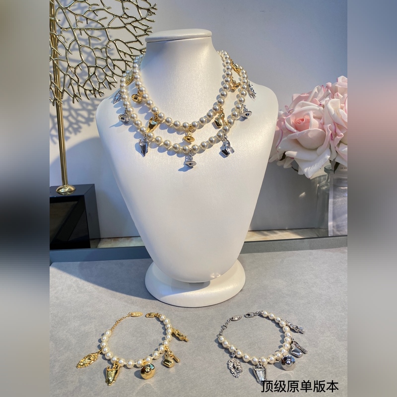 項鍊價格2200    手鍊價格2000 【VivienneWestwood】什