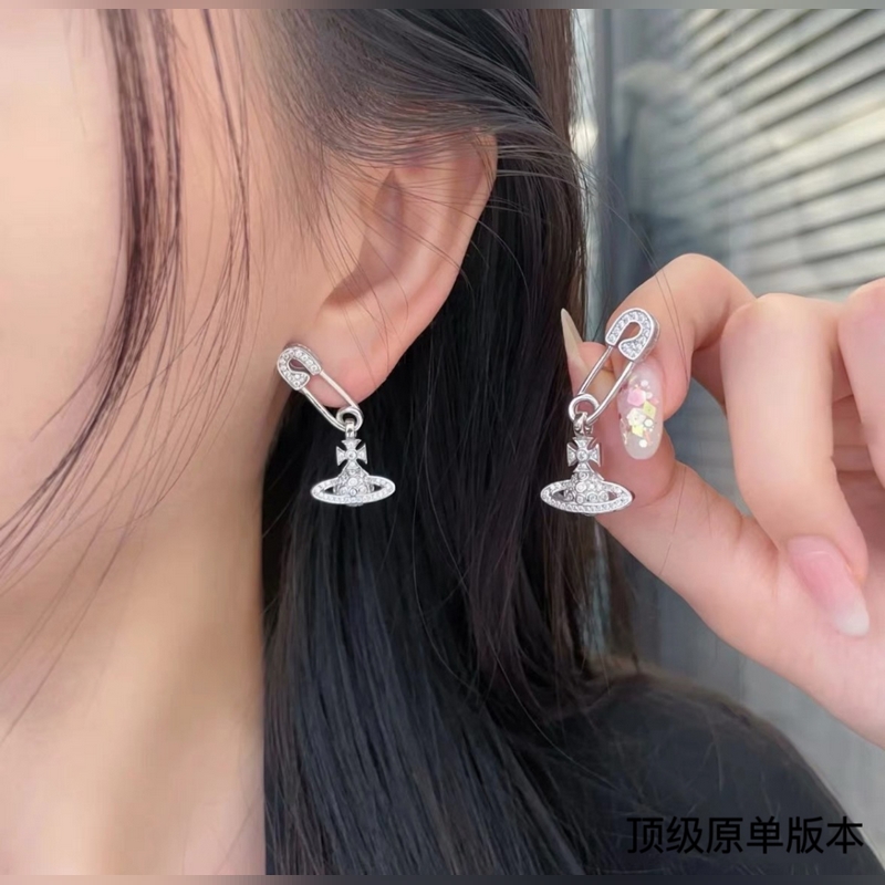 項(xiàng)鍊價格2200 耳釘價格1900 西太後土星鑲鑽套裝 優(yōu)雅大方精工設(shè)計(jì) 非常修