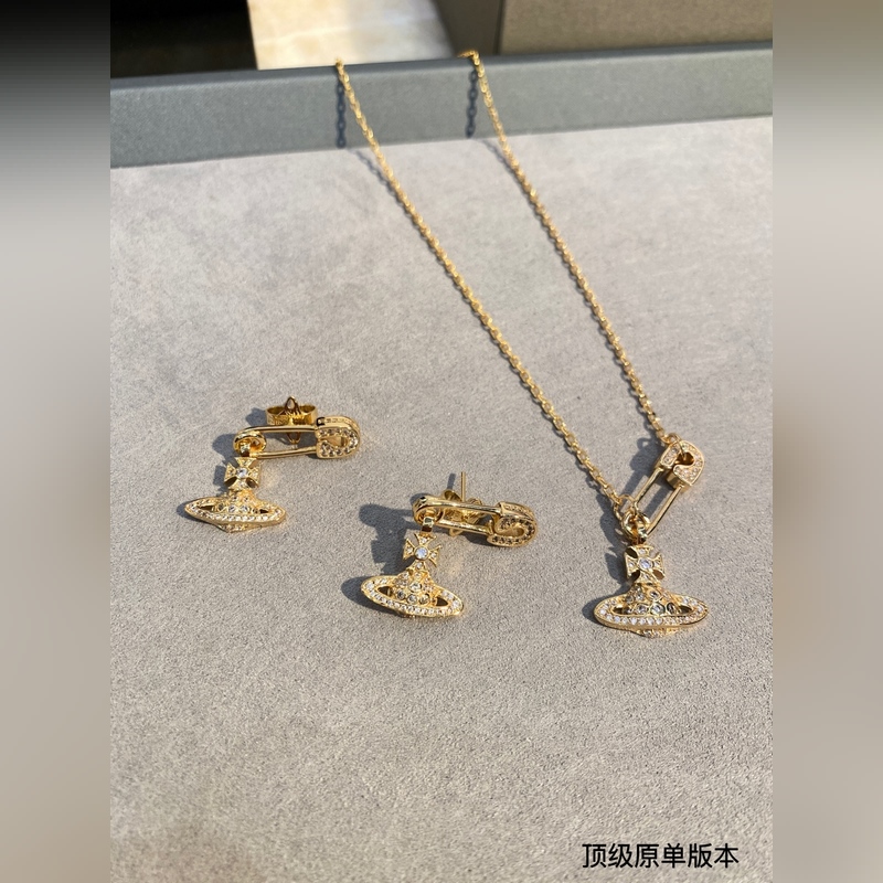 項(xiàng)鍊價格2200 耳釘價格1900 西太後土星鑲鑽套裝 優(yōu)雅大方精工設(shè)計(jì) 非常修