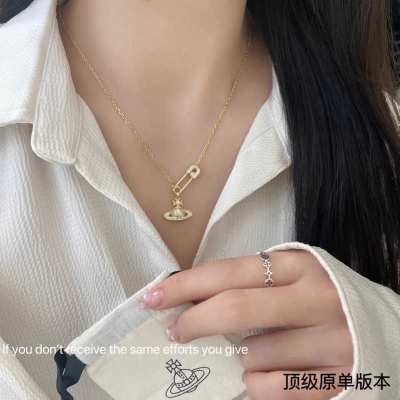 項(xiàng)鍊價格2200 耳釘價格1900 西太後土星鑲鑽套裝 優(yōu)雅大方精工設(shè)計(jì) 非常修