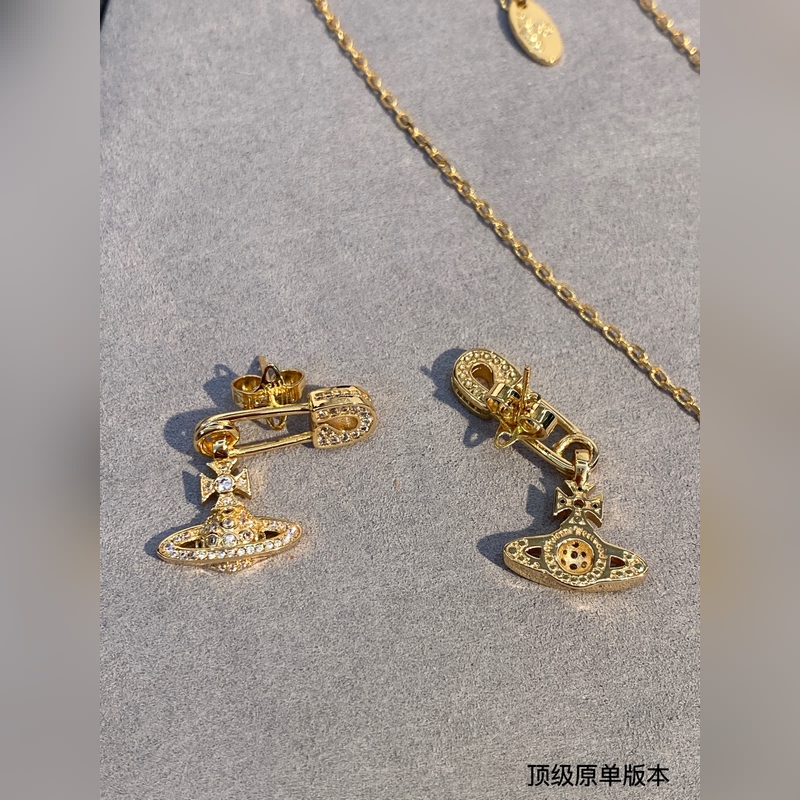 項(xiàng)鍊價格2200 耳釘價格1900 西太後土星鑲鑽套裝 優(yōu)雅大方精工設(shè)計(jì) 非常修