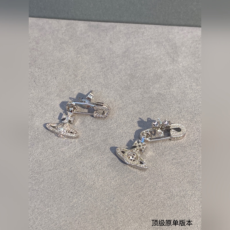 項(xiàng)鍊價格2200 耳釘價格1900 西太後土星鑲鑽套裝 優(yōu)雅大方精工設(shè)計(jì) 非常修