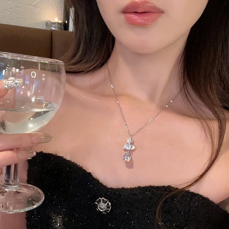 項鍊2200 耳釘1800 西太後土星鑲鑽套裝 優雅大方精工設計 非常修飾臉型