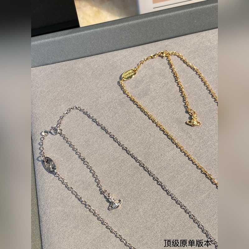 西太後土星搖擺魚鑲鑽項鍊百看不厭的土星形狀表面鑲滿鑽石，布靈布靈的很是溫柔，一