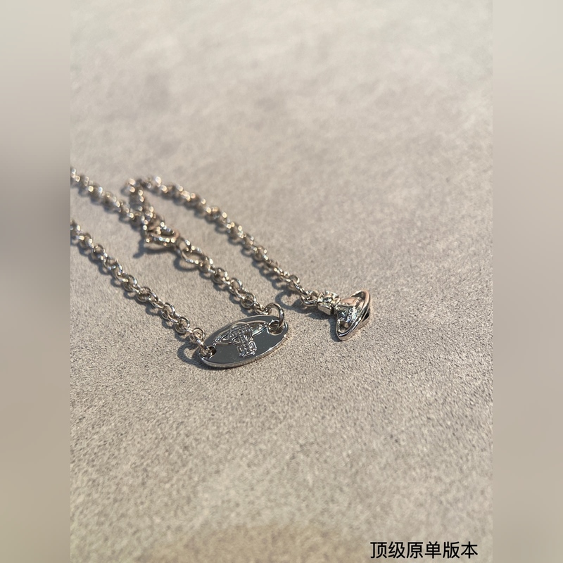 西太後土星搖擺魚鑲鑽項鍊百看不厭的土星形狀表面鑲滿鑽石，布靈布靈的很是溫柔，一