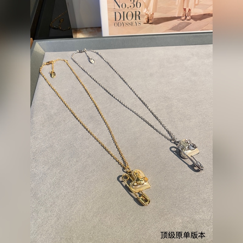 西太後 vivienne 土星鑲鑽珍珠項鍊珍珠搭配設計，搭配珍珠盡顯光澤質感。