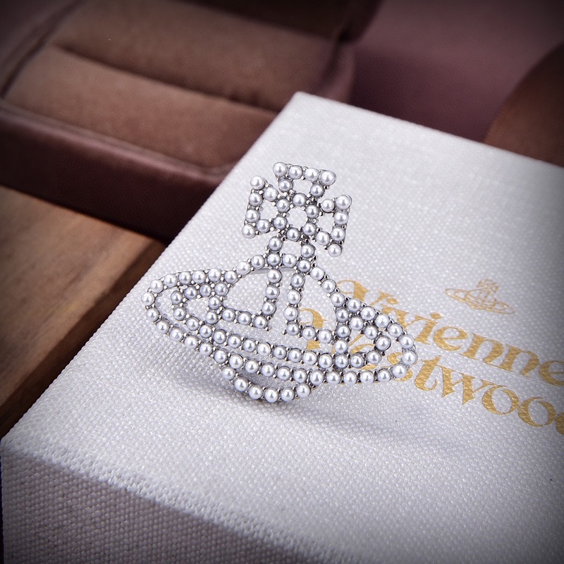 Vivienne Westwood薇薇安西太後土星胸針 優雅大方精工設計 非常修