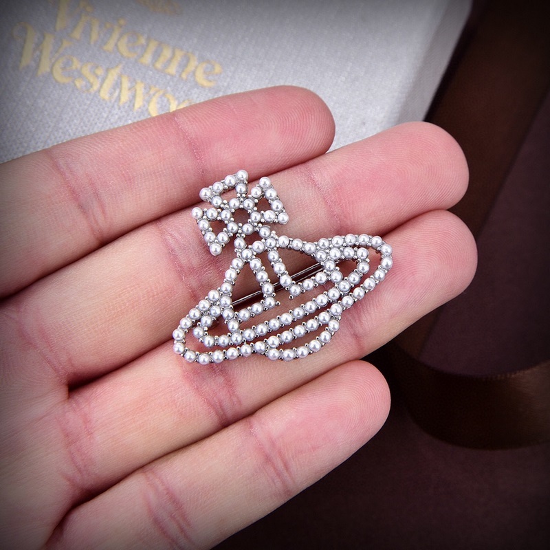 Vivienne Westwood薇薇安西太後土星胸針 優雅大方精工設計 非常修