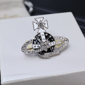 西太後超美大號星球胸針，百看不厭的土星形狀，胸針表面鑲滿”鑽石“加黑白滴裝飾搭配