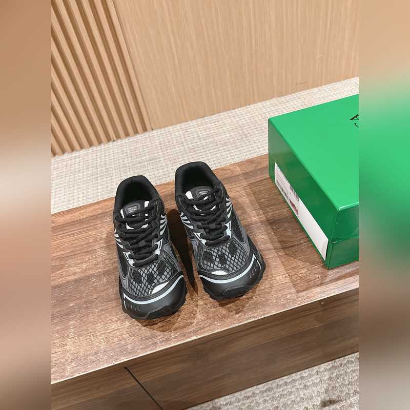 葆蝶家運動鞋 王一博 同款 情侶款休閑鞋老爹鞋！Runner運動鞋！原版輕質科技