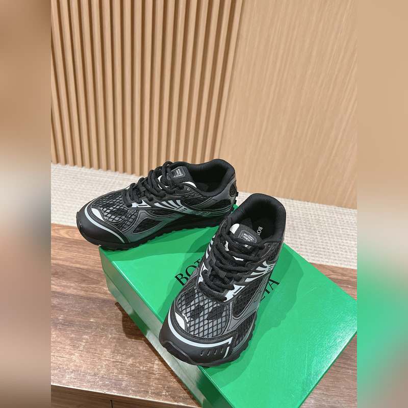 葆蝶家運動鞋 王一博 同款 情侶款休閑鞋老爹鞋！Runner運動鞋！原版輕質科技