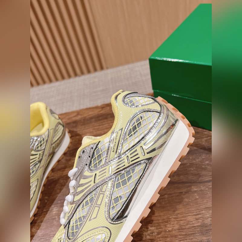 葆蝶家運(yùn)動(dòng)鞋 王一博 同款 情侶款休閑鞋老爹鞋！Runner運(yùn)動(dòng)鞋！原版輕質(zhì)科技