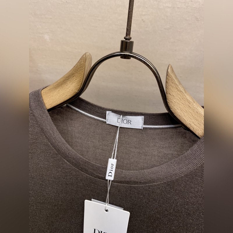 Dior、小迪下擺蜜蜂刺繡~絲棉定織啡色針織短袖T恤 25夏季新款短袖，清爽透氣