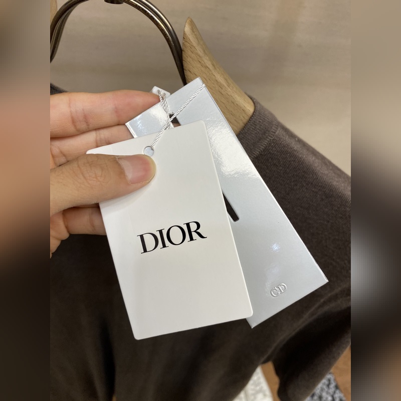 Dior、小迪下擺蜜蜂刺繡~絲棉定織啡色針織短袖T恤 25夏季新款短袖，清爽透氣