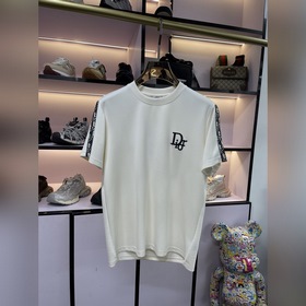 上新 25ss Dior 早春新款T恤 面料選用牛奶絲棉 輕薄透氣 上身絲滑舒適