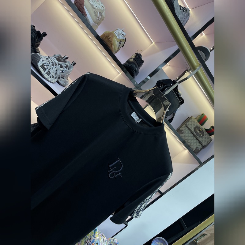 上新 25ss Dior 早春新款T恤 面料選用牛奶絲棉 輕薄透氣 上身絲滑舒適