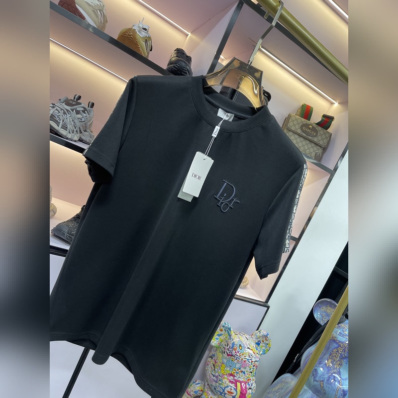 上新 25ss Dior 早春新款T恤 面料選用牛奶絲棉 輕薄透氣 上身絲滑舒適