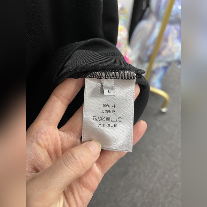 上新 25ss Dior 早春新款T恤 面料選用牛奶絲棉 輕薄透氣 上身絲滑舒適