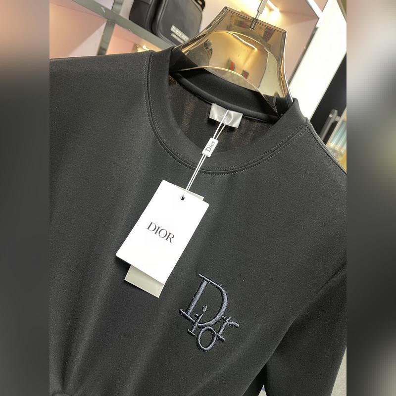 上新 25ss Dior 早春新款T恤 面料選用牛奶絲棉 輕薄透氣 上身絲滑舒適