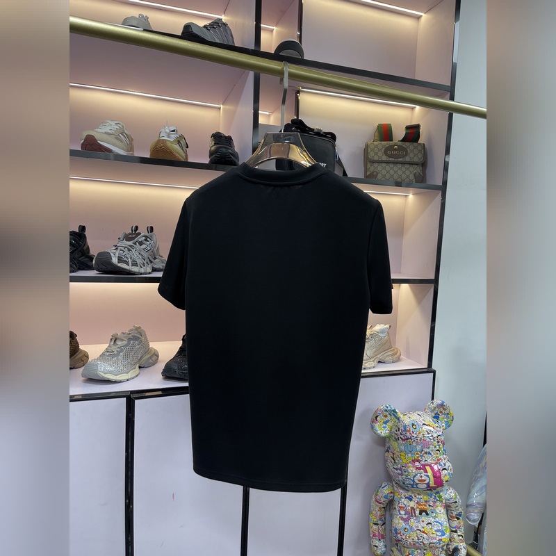 上新 25ss Dior 早春新款T恤 面料選用牛奶絲棉 輕薄透氣 上身絲滑舒適