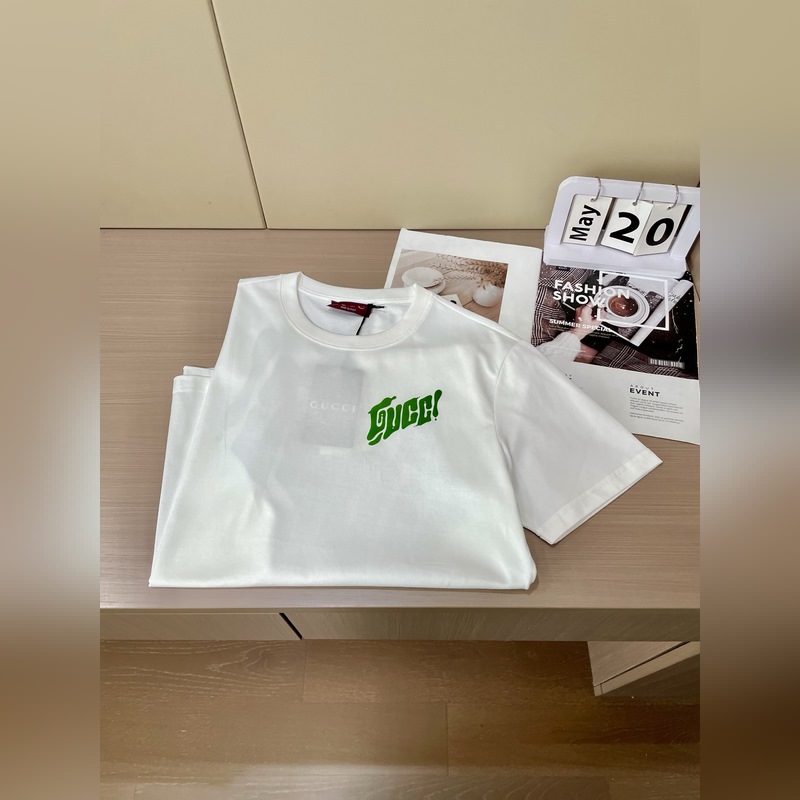 GUCCI 2025春夏新品進口植絨字母印花短袖T恤；定制櫃臺同步面料，胸前進口