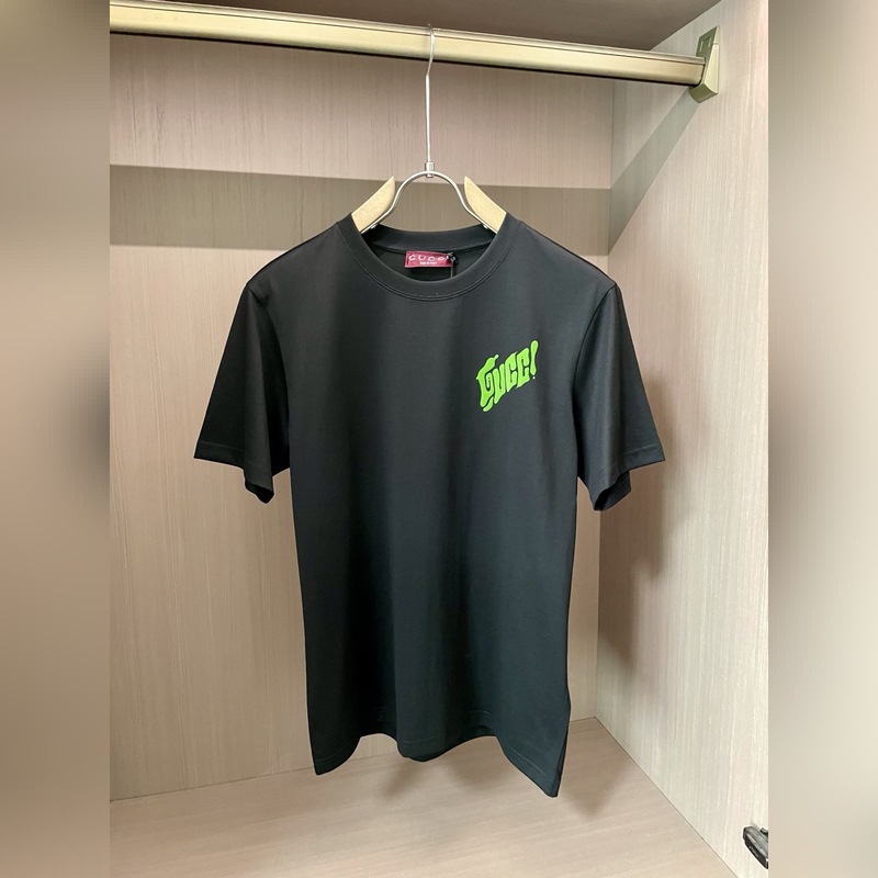 GUCCI 2025春夏新品進口植絨字母印花短袖T恤；定制櫃臺同步面料，胸前進口