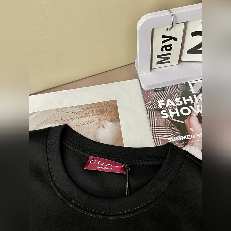 GUCCI 2025春夏新品進口植絨字母印花短袖T恤；定制櫃臺同步面料，胸前進口