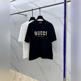 Gucci 古馳 2025FW春夏新品圓領微闊打底外穿T恤，立體logo印花，手