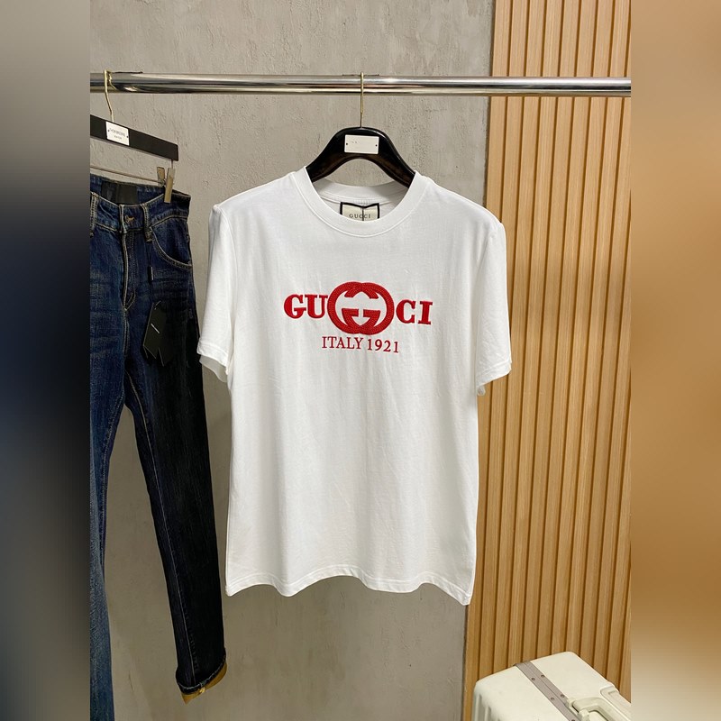 Gucci 25ss春夏新款首發(fā)專櫃最新款短袖圓領(lǐng)T恤 高端訂制 設(shè)計前衛(wèi)時尚！