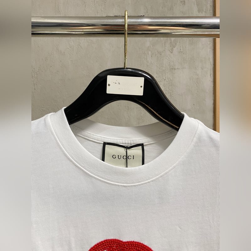 Gucci 25ss春夏新款首發(fā)專櫃最新款短袖圓領(lǐng)T恤 高端訂制 設(shè)計前衛(wèi)時尚！