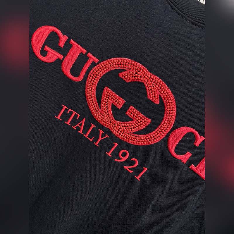 Gucci 25ss春夏新款首發(fā)專櫃最新款短袖圓領(lǐng)T恤 高端訂制 設(shè)計前衛(wèi)時尚！