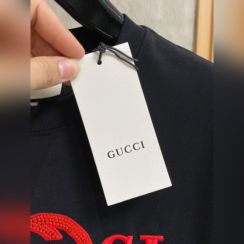 Gucci 25ss春夏新款首發(fā)專櫃最新款短袖圓領(lǐng)T恤 高端訂制 設(shè)計前衛(wèi)時尚！