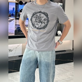 愛馬仕（Hermès）2025春夏新品，將品牌經典元素與時尚設計完美融合。純淨的