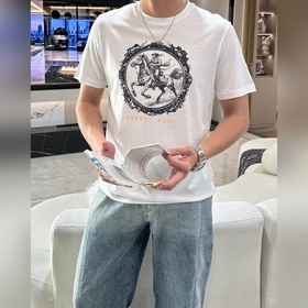 愛馬仕（Hermès）2025春夏新品，將品牌經典元素與時尚設計完美融合。純淨的