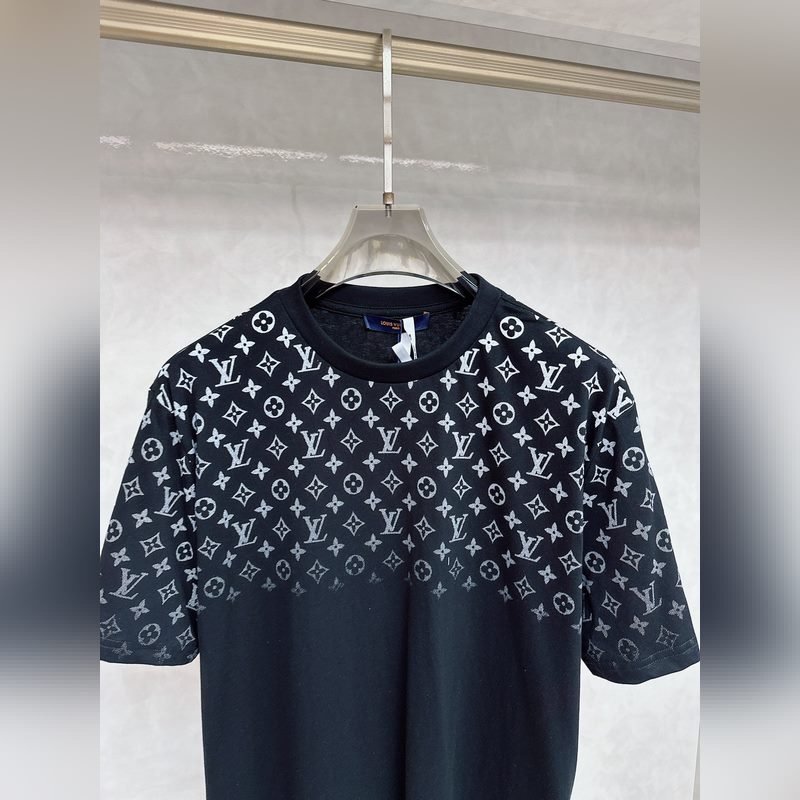 Louis Vuitton 2025Ss春夏最新款短袖T恤，手感柔軟，穿著舒適，