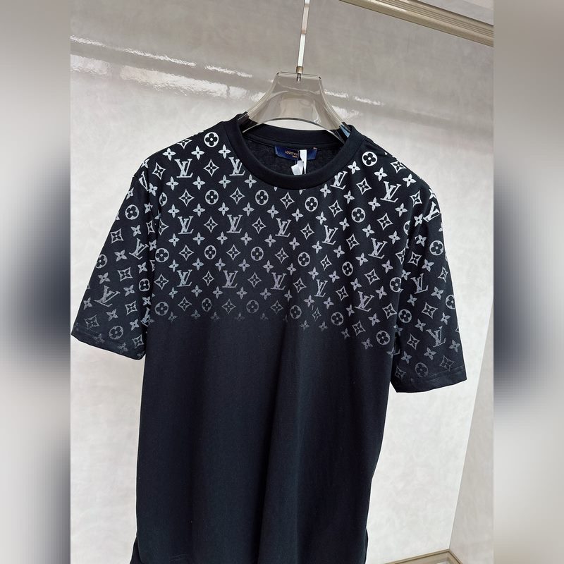Louis Vuitton 2025Ss春夏最新款短袖T恤，手感柔軟，穿著舒適，